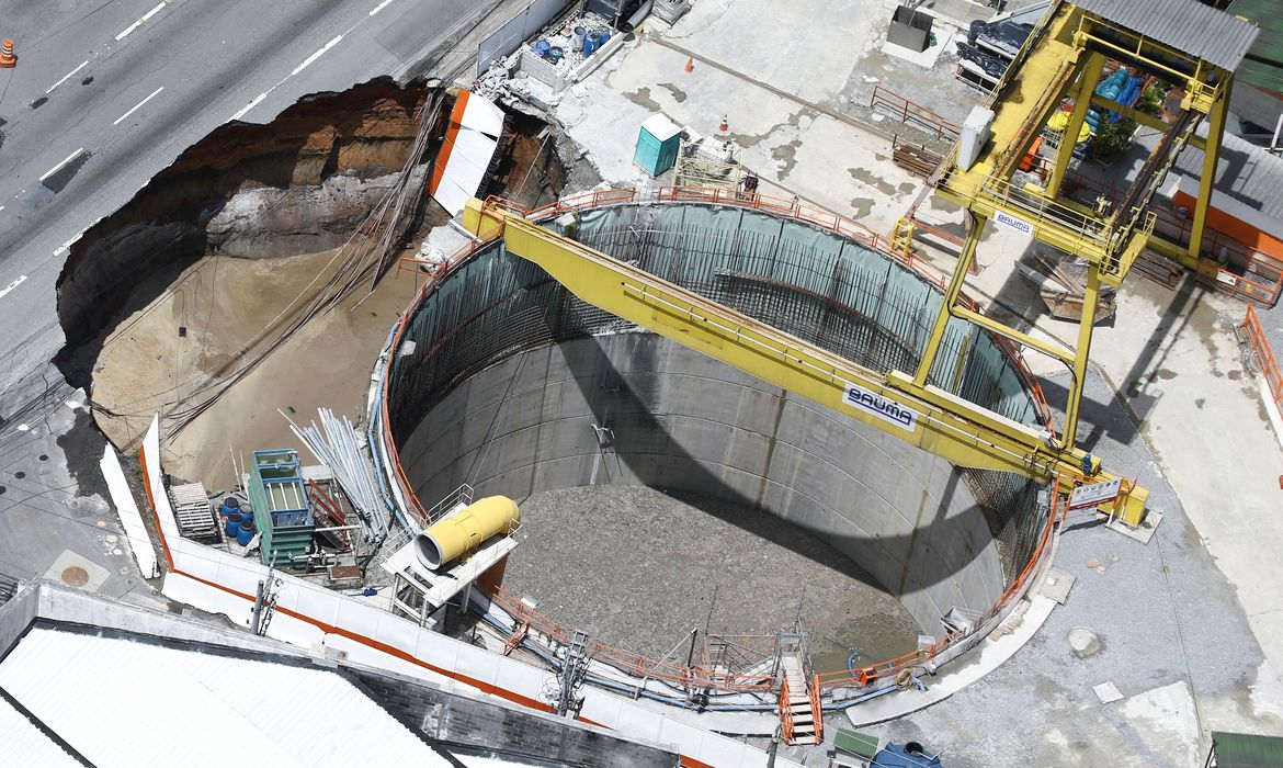An aerial view shows part of an expressway collapsed above a construction site where Spain's Acciona SA was excavating a tunnel for a new metro line in Sao Paulo, Brazil, February 1, 2022. REUTERS/Carla Carniel 