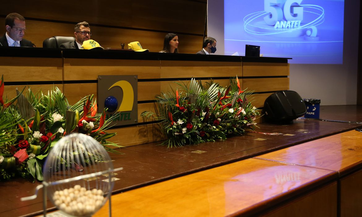  Comissão Especial de Licitação da Agência faz à abertura, análise e julgamento das propostas de preço das 15 empresas cadastradas do  leilão do espectro (banda) 5G, na sede da Agência Nacional de Telecomunicações (Anatel), em Brasília