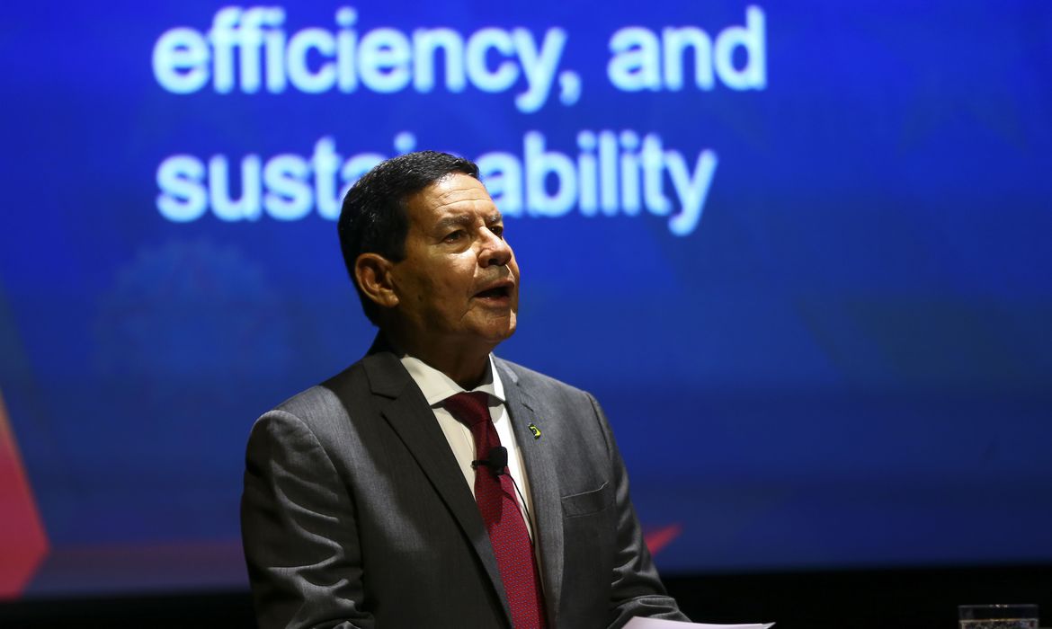 O vice-presidente Hamilton Mourão durante palestra na Expo Dubai 2020.