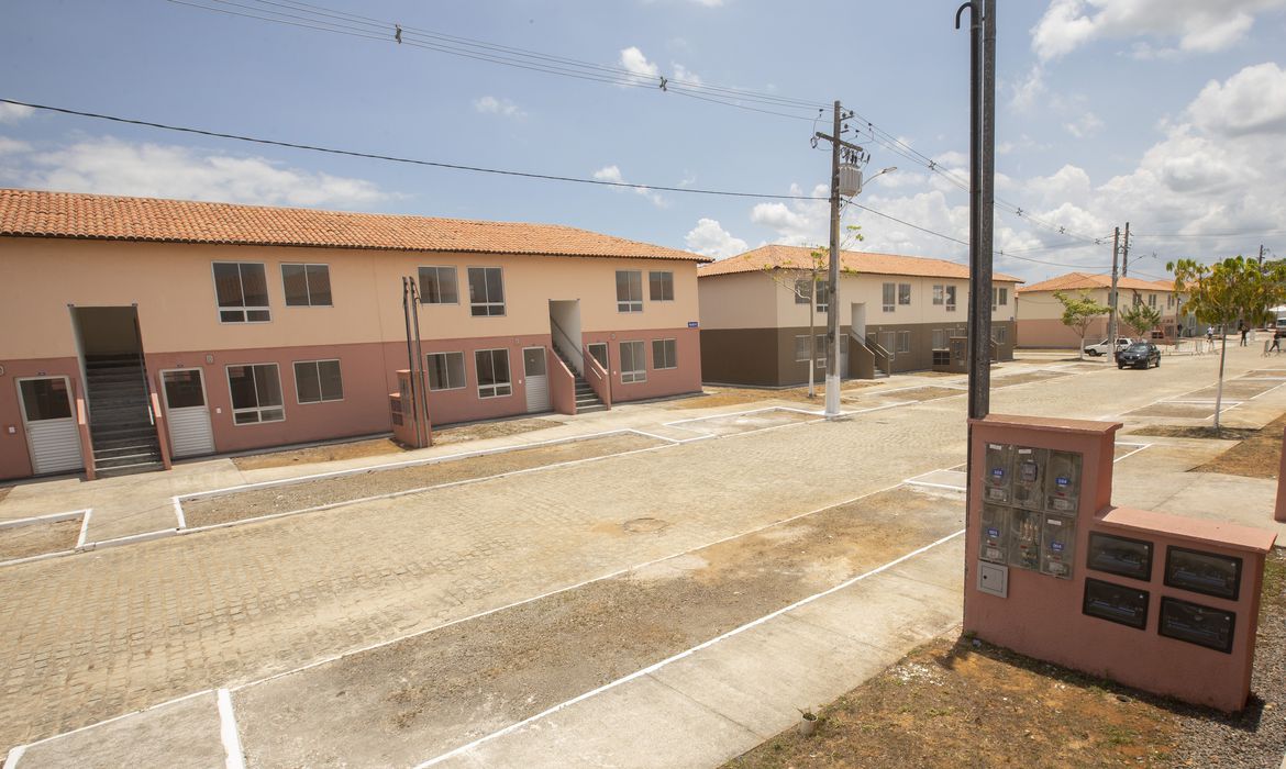 Santo Amaro da Purificação (BA), 13/02/2023 - Vista do complexo de apartamentos que presidente Luiz Inacio Lula da Silva entregará, cerca de 2.745 unidades do Minha Casa, Minha Vida, em Santo Amaro (BA).Presidente também irá anunciar a retomada das obras de 5.562 moradias para a população de baixa renda, no maior programa de habitação do país nas últimas décadas.Foto: Joédson Alves/Agência Brasil