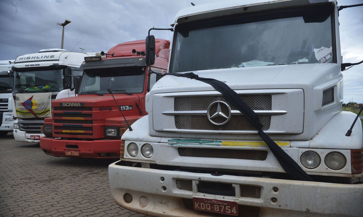 Caminhoneiro estão se organizando para manifestação em Brasília por melhores condições de trabalho. O objetivo é chegar ao DF com caminhões de todas as regiões do país (Valter Campanato/Agência Brasil)