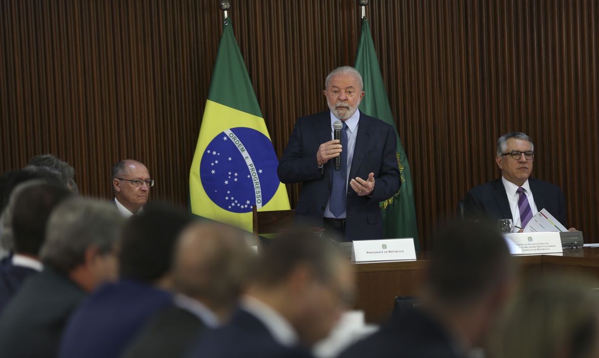 O presidente Luiz Inácio Lula da Silva se reúne com os governadores dos 26 estados e do Distrito Federal, 
