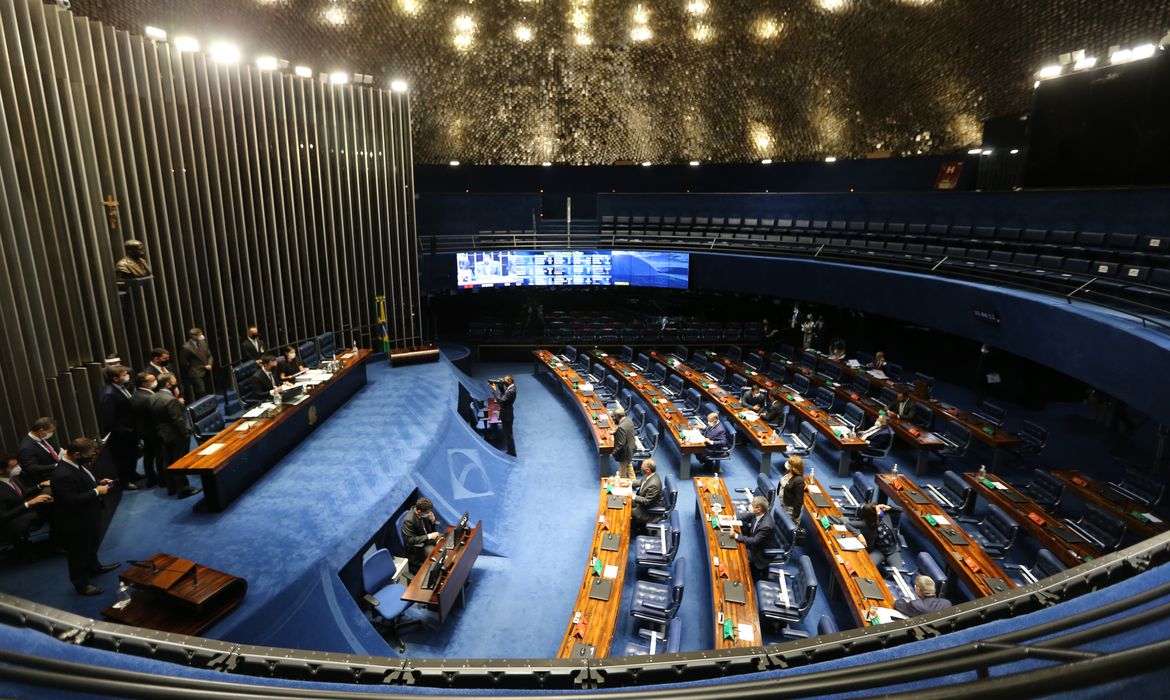 Plenário do Senado Federal durante sessão deliberativa ordinária semipresencial. 