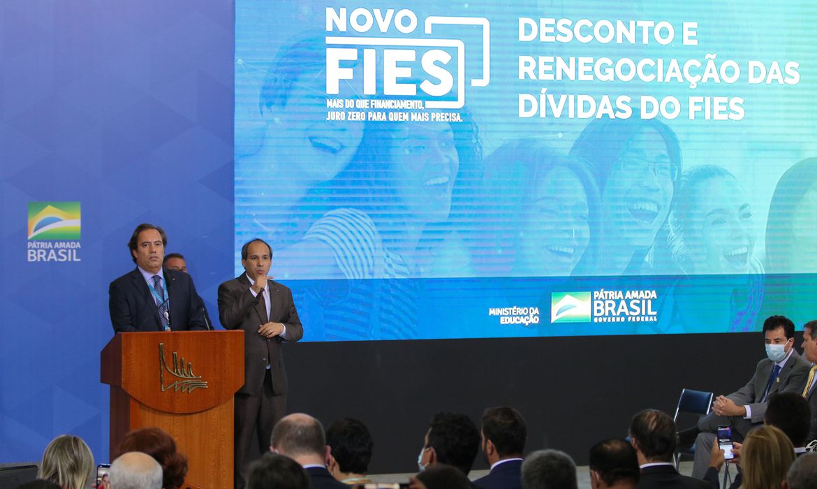 O presidente da Caixa, Pedro Guimarães,  participa da divulgação dos novos critérios de desconto e renegociação das dívidas do Fies.